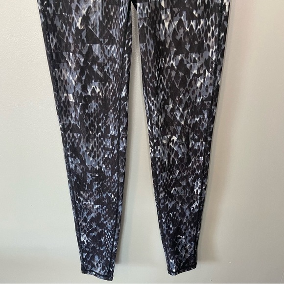 Athleta Chaturanga Cobra Tights - Picture 9 of 11